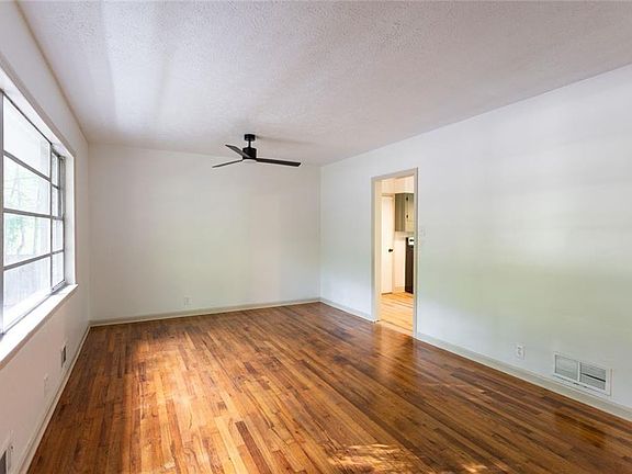 4th image of 1431 S Broad St