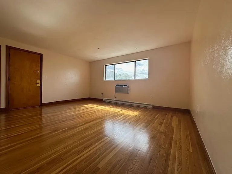 836 Sea St — Photo 5