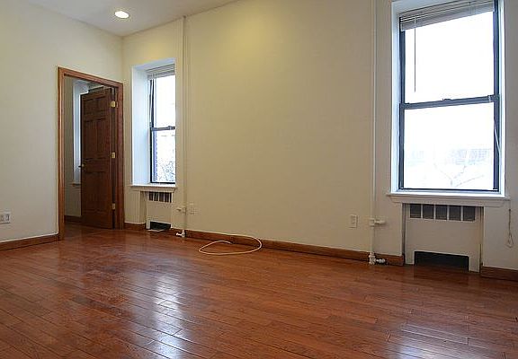 4th image of 172 E 89th St #3C