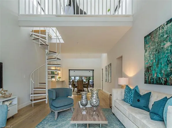 314 7th Ave S, Naples, FL 34102