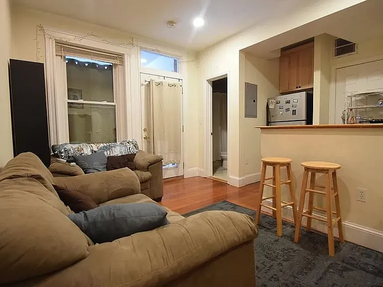 191 Winthrop Rd #4 — Photo 2