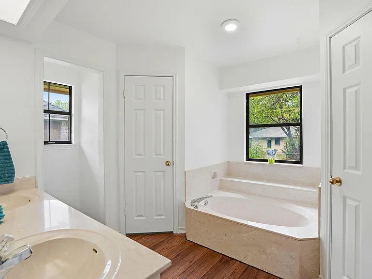 306 Woodstone Dr — Photo 33