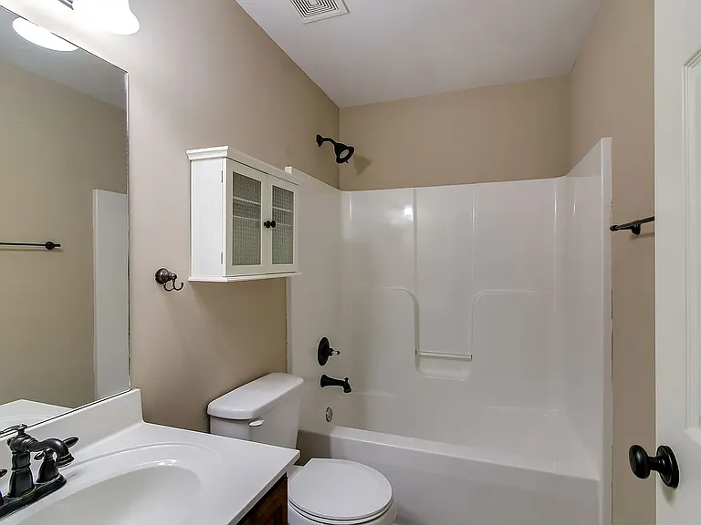 605 Anderson Dr — Photo 3