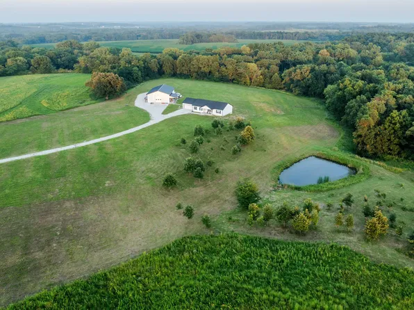 1511 305th St, Brighton, IA 52540