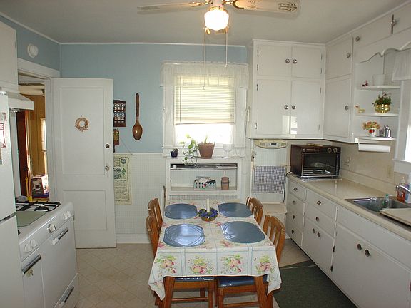 2nd image of 220 No 5 Ave
