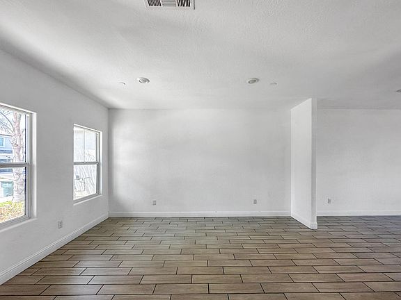 4th image of 7124 W Poe Ave