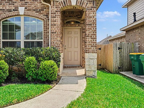 5th image of 529 Rosebank Trail Ln