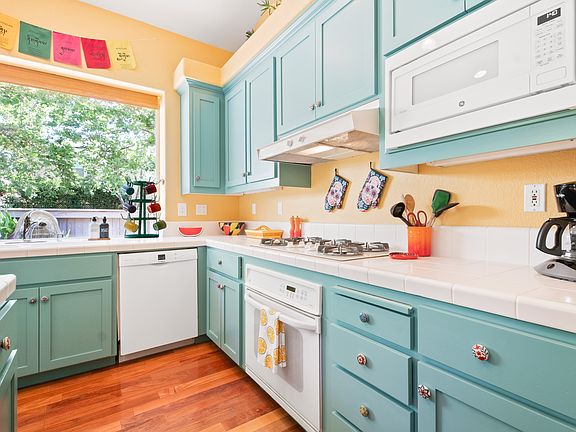 Includes kitchen appliances, Le Creuset cookware, dishes etc.