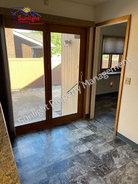 3 bed, 2.0 bath, 1968 sqft, $1,795 — Photo 3
