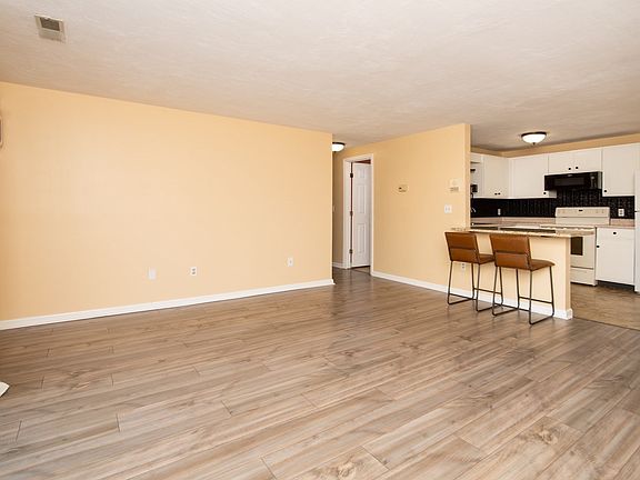 5th image of 1585 Braley Rd APT 51