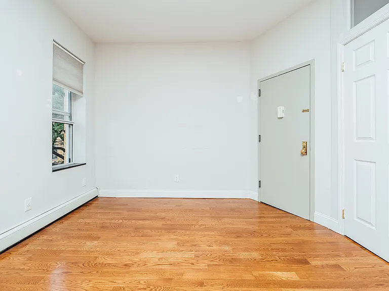 405 Suydam St #2R — Photo 10