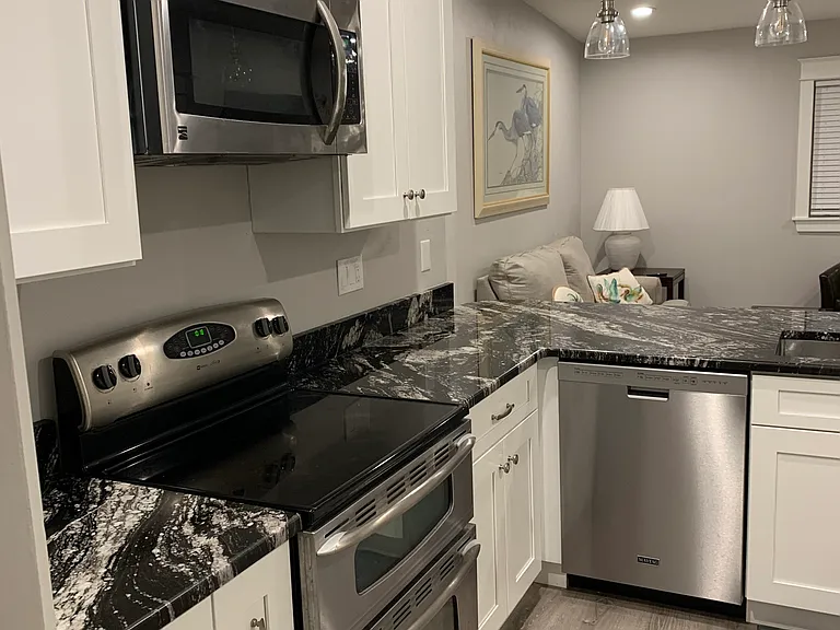 3403 Saxon Dr — Photo 6