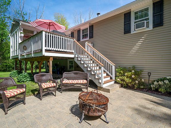 3rd image of 123 Brady Avenue