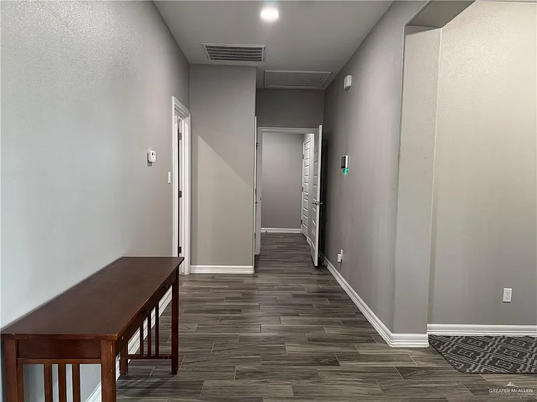 614 San Jacinto St — Photo 9