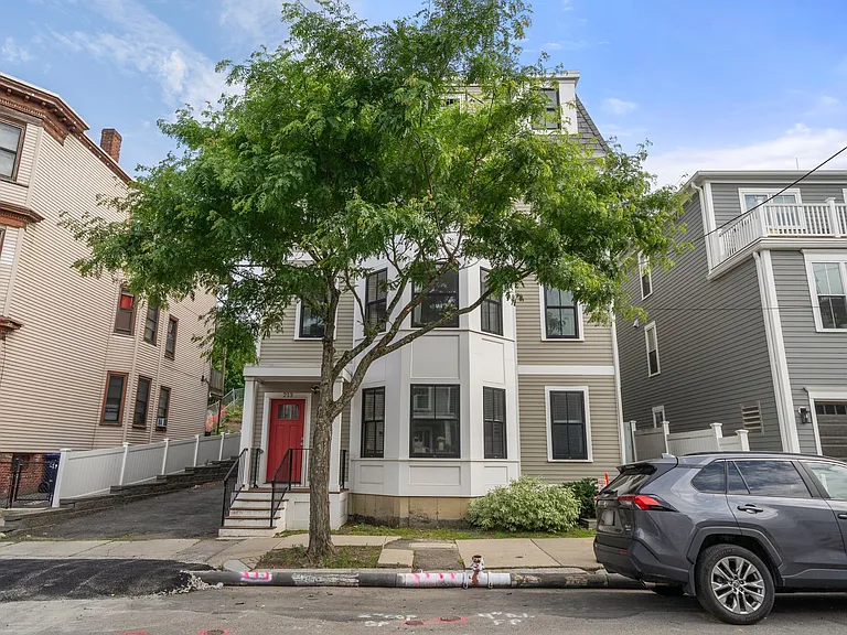 213 E Eagle St #3 — Photo 2