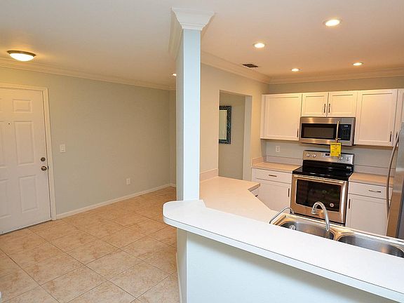 5th image of 400 Sandiron Cir Unit 413