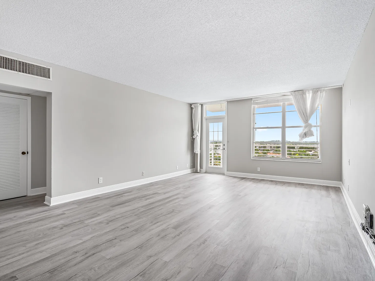 2 bed, 2.0 bath, 1497 sqft, $3,250 — Photo 4