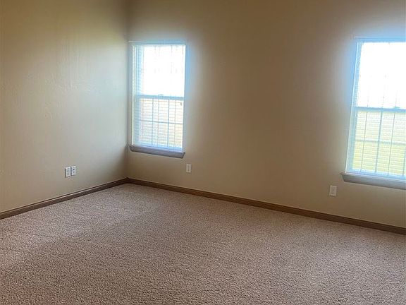 4th image of 1225 NE Red Rock Dr