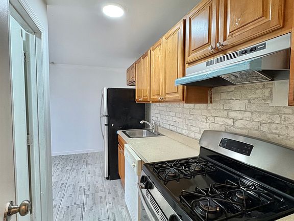 4th image of 21 Cayuga Ave #1