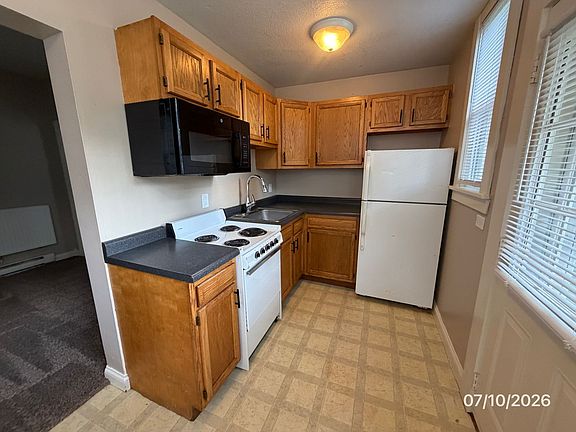 3rd image of 832 Columbia Ave #1B
