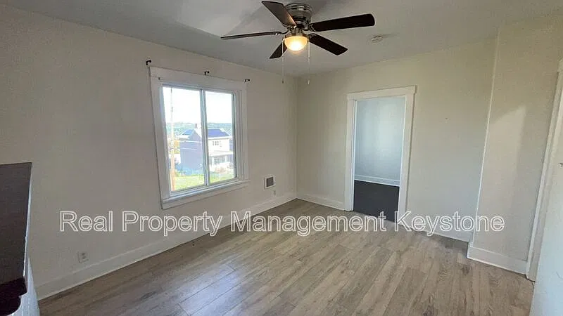 2 bed, 1.0 bath, $1,000 — Photo 4
