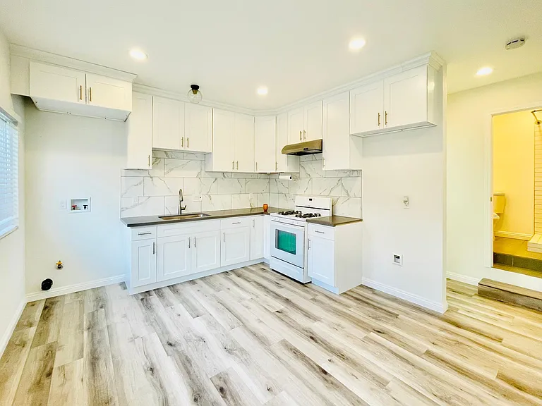 142 E Morgan St #B — Photo 3