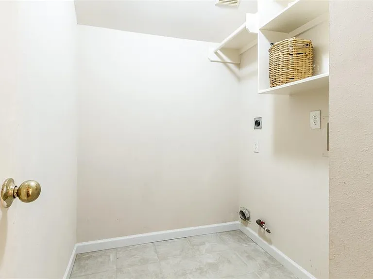 1138 Evandale Ln — Photo 18