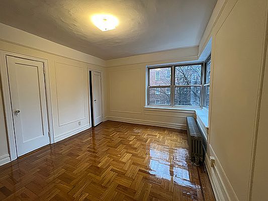 4th image of 4115 46th St APT 3J