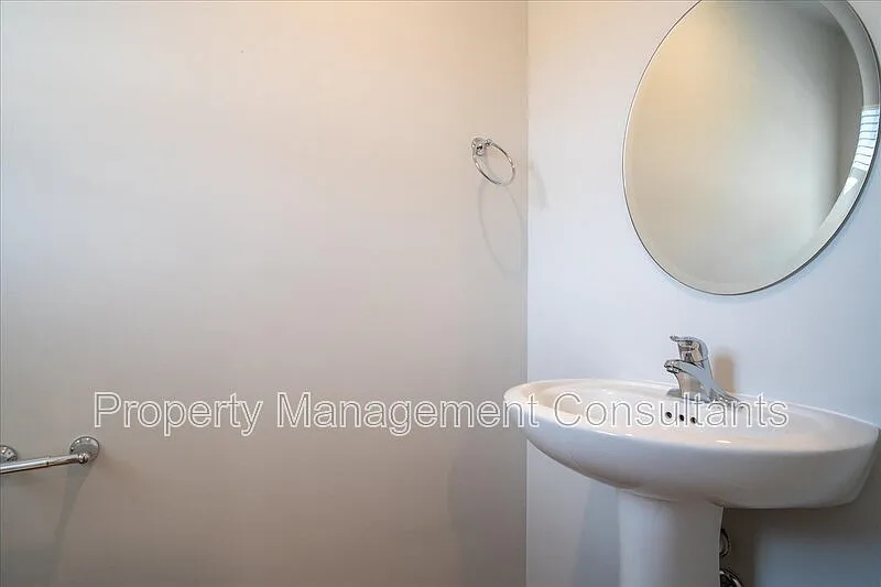 3 bed, 2.5 bath, 1484 sqft, $1,450 — Photo 4