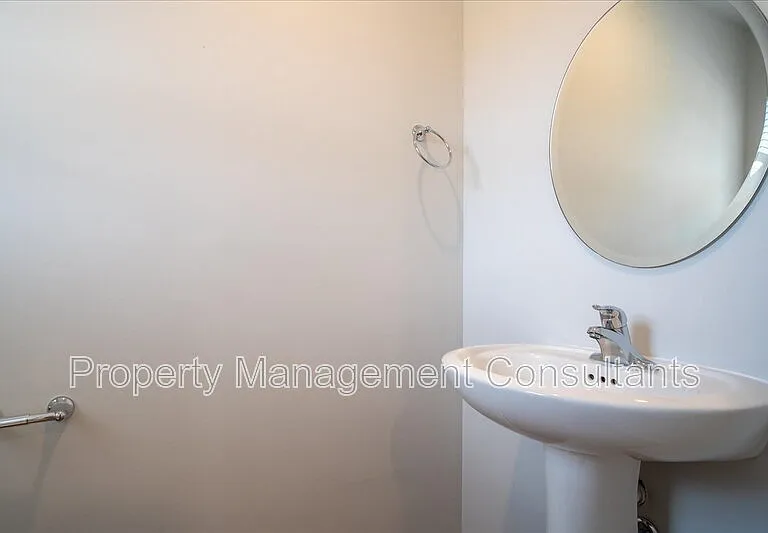4151 Hudson Ct — Photo 4