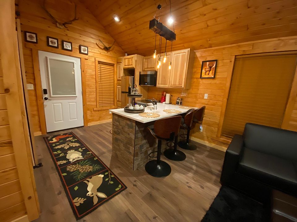 3 adjustable countertop chairs , dimmer lights out/in side