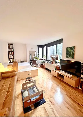 Rented by Tabak Real Estate | media 2