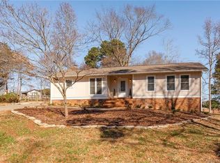 1213 Glenshannon Rd, Matthews, NC 28105