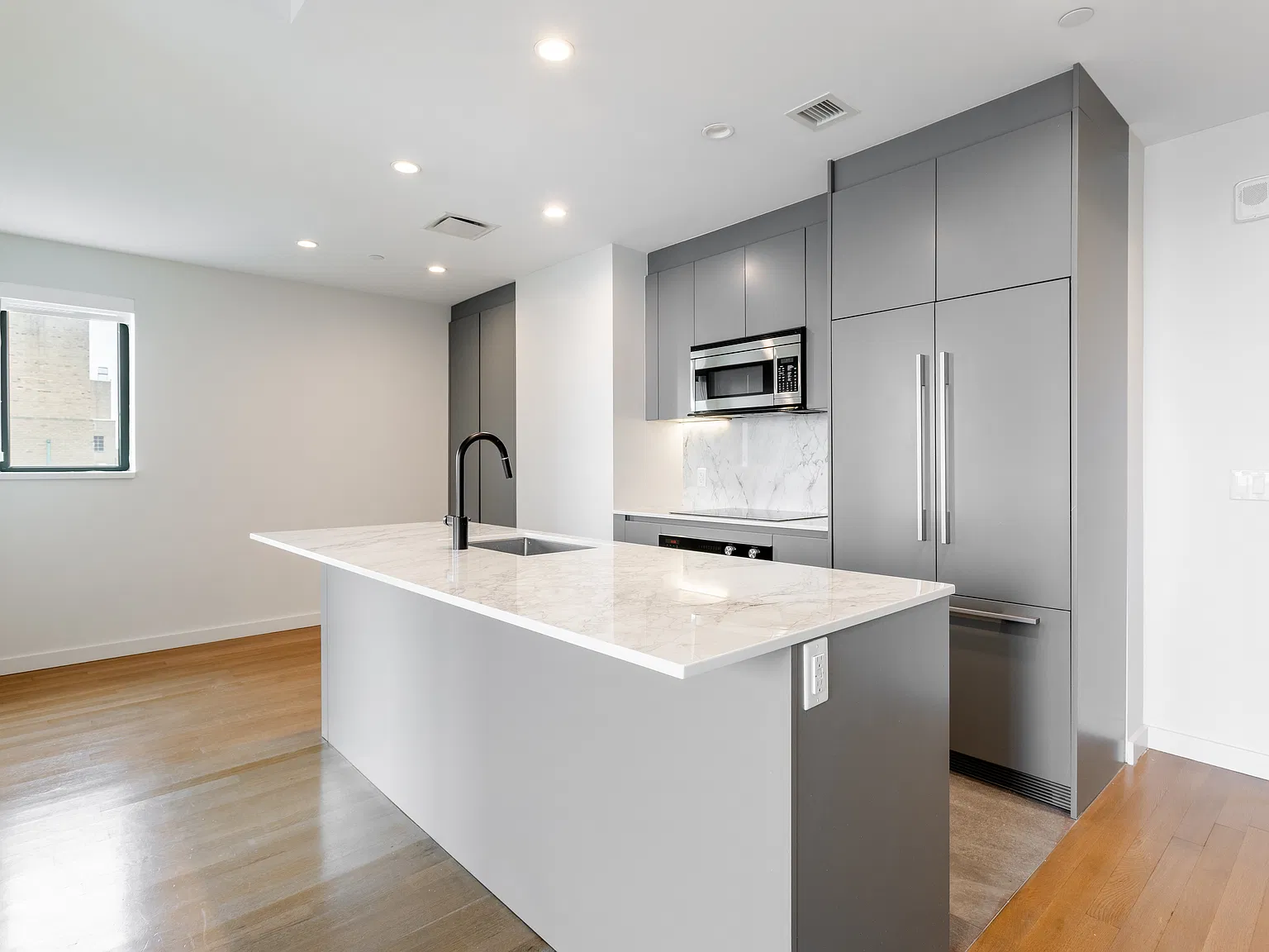 515 East 86th Street — Photo 2