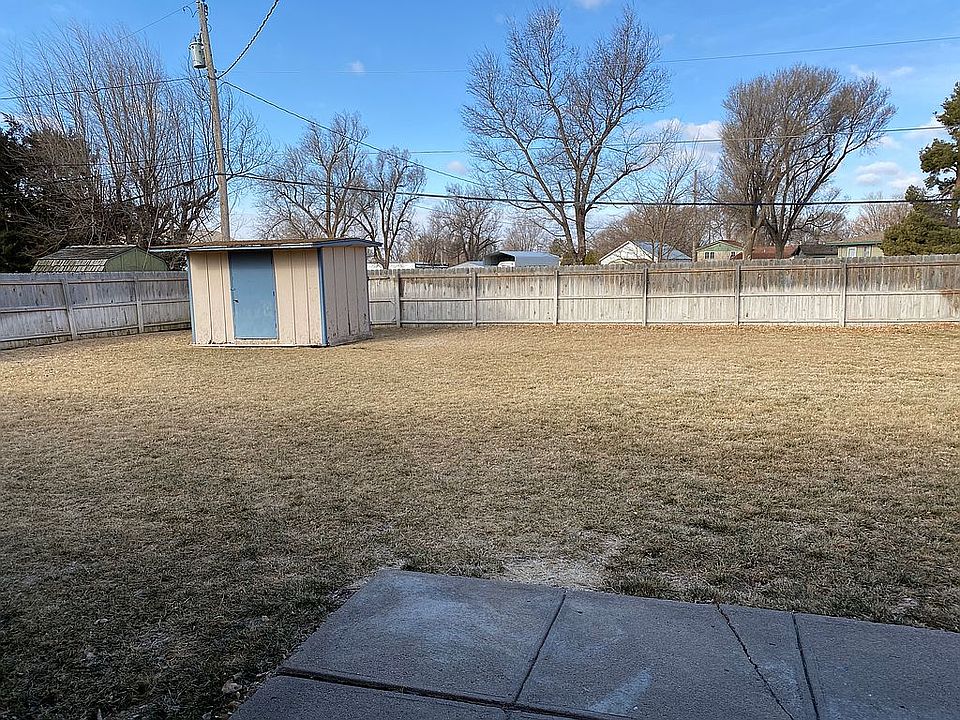 2nd image of 1004 N Sunset Dr