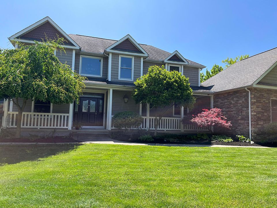 1st image of 351 Laurel Oaks Ln