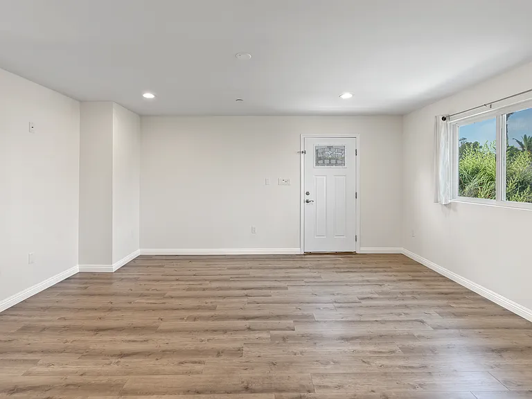 2446 S Dunsmuir Ave — Photo 17