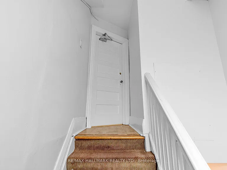43 Highview Cres #3 — Photo 4
