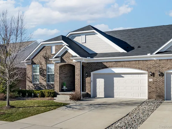 212 Trimble St, Lake Orion, MI 48360