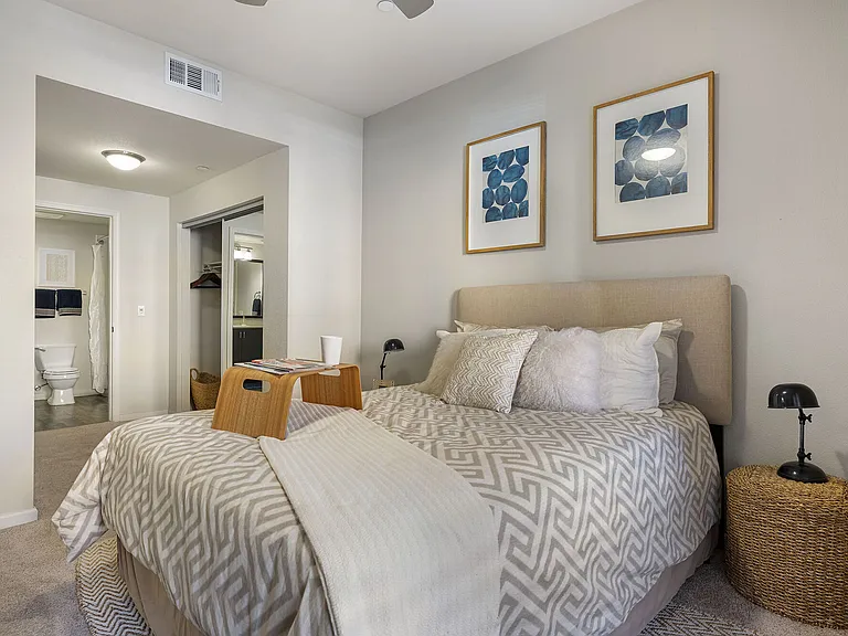 IMT Desert Ridge — Photo 32