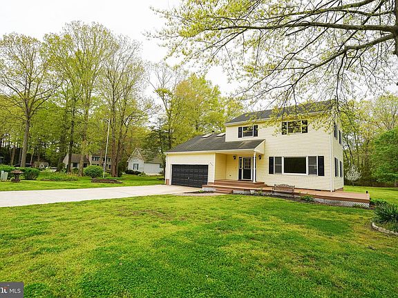 2nd image of 804 White Oaks Ln