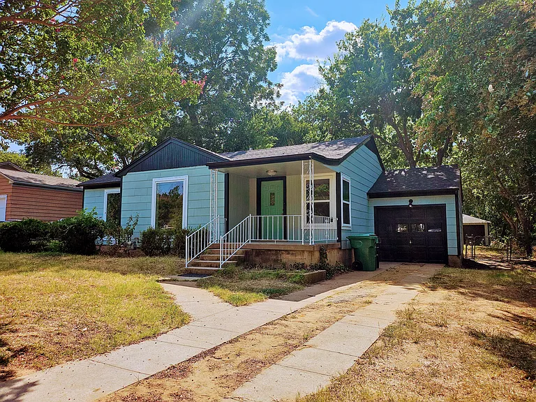 719 Hillcrest St — Photo 1