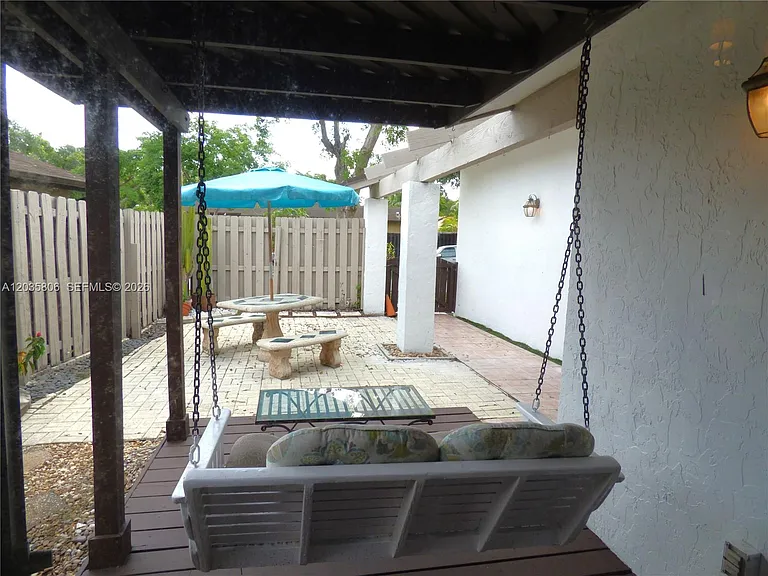 10857 SW 132nd Circle Ct — Photo 4