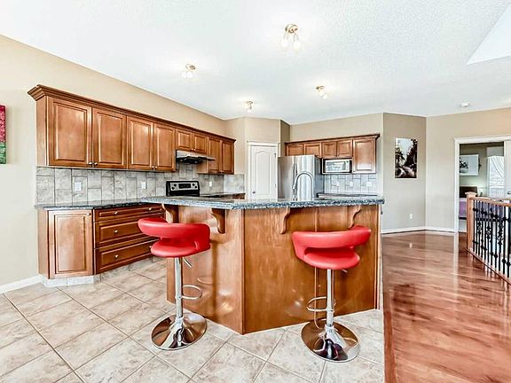 5th image of 92 N Hamptons Dr NW