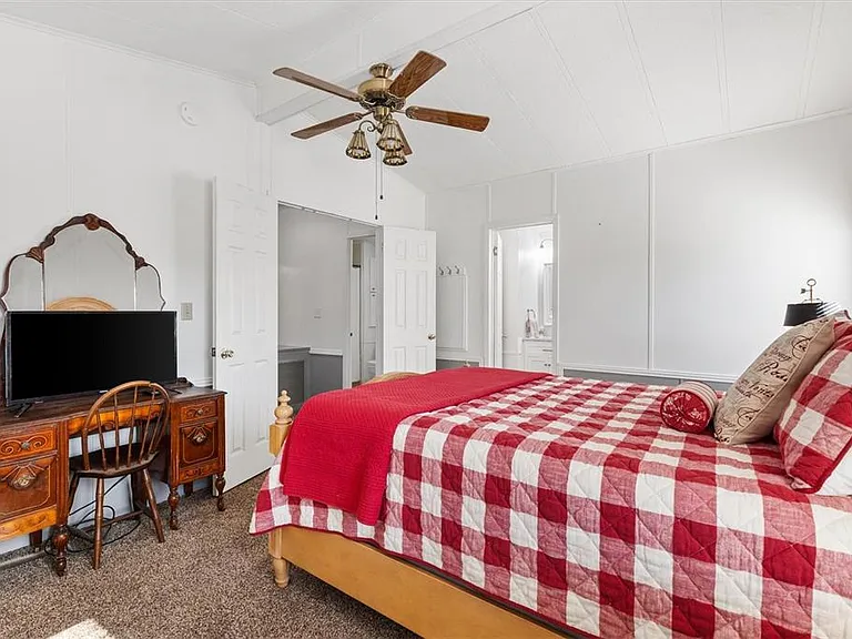 732 Royal Palm Ave — Photo 14