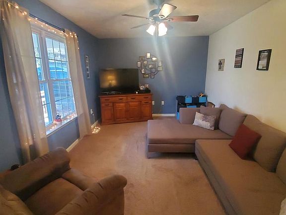 4th image of 221 McGuire Cir