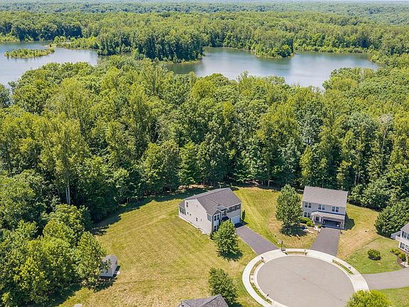 4th image of 89 Charter Gate Dr