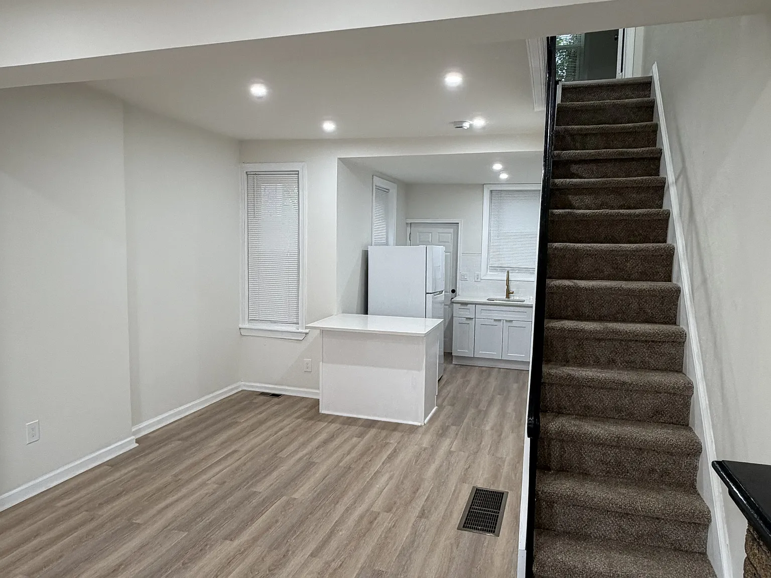 3 bed, 1.5 bath, 926 sqft, $1,990 — Photo 3