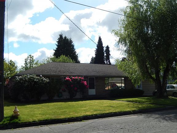 3rd image of 220 O St SE
