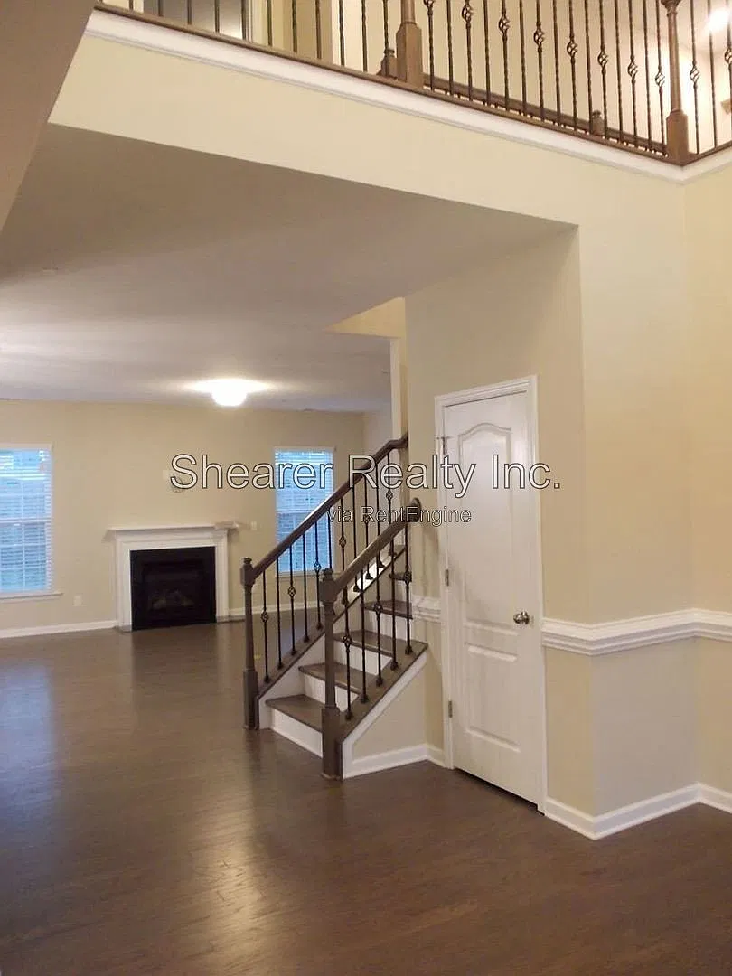 4 bed, 3.0 bath, 3200 sqft, $3,200 — Photo 4